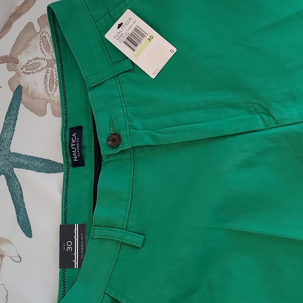 NWT, Nautica Men's 30" Waist Classic Fit Parrot Green Khaki Shorts - Picture 3 of 6
